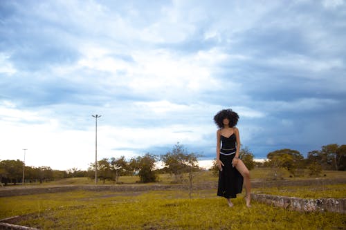 Afro, alan, ayakta içeren Ücretsiz stok fotoğraf