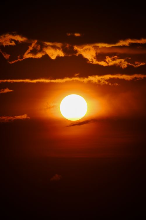 Free A stunning sunset with vibrant colors and dramatic clouds, capturing a serene and natural moment. Stock Photo