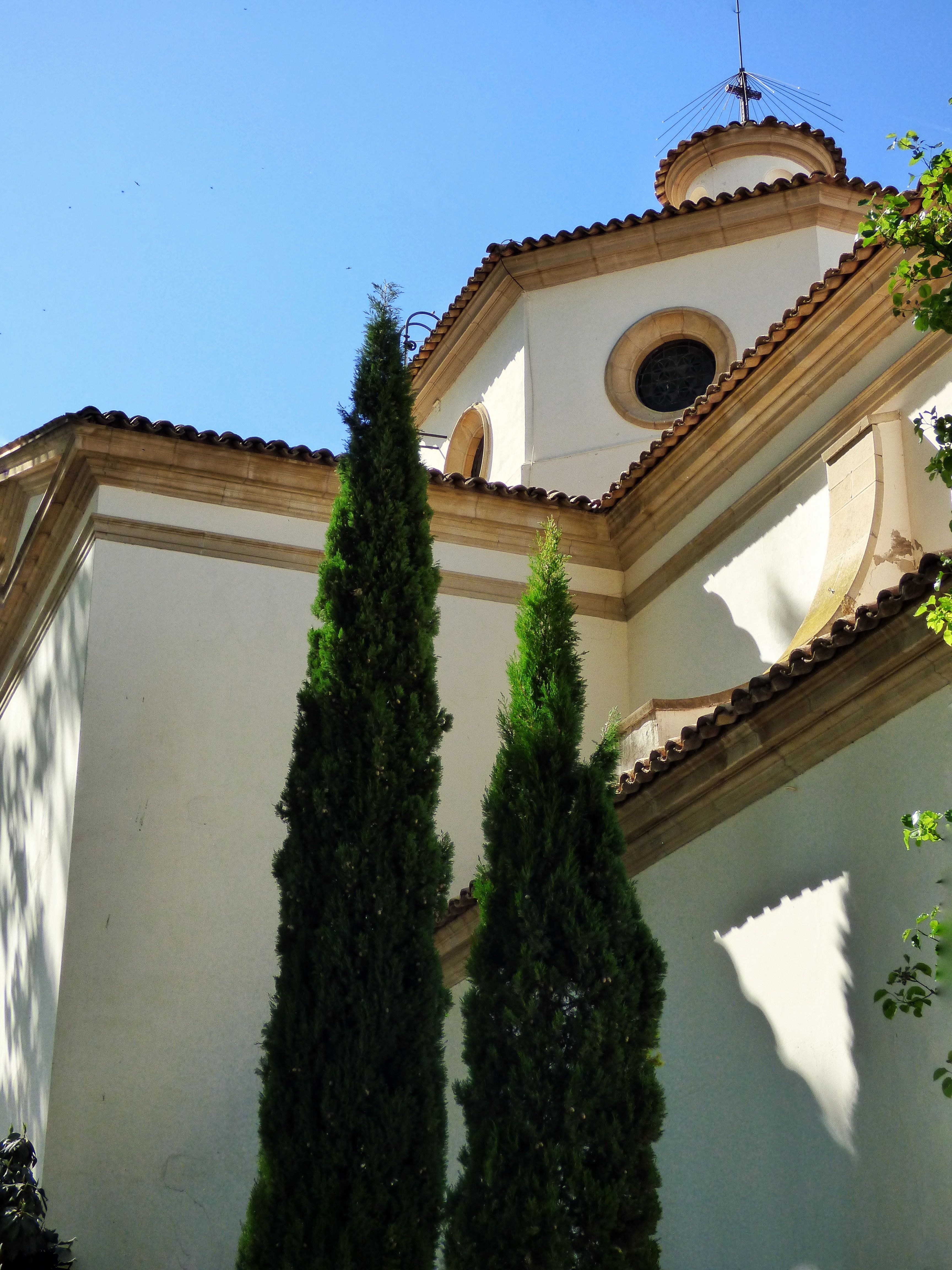 Low Angle Shot of a Church · Free Stock Photo