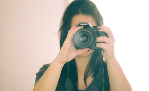 dslr, kamera, kendi kendine portre içeren Ücretsiz stok fotoğraf