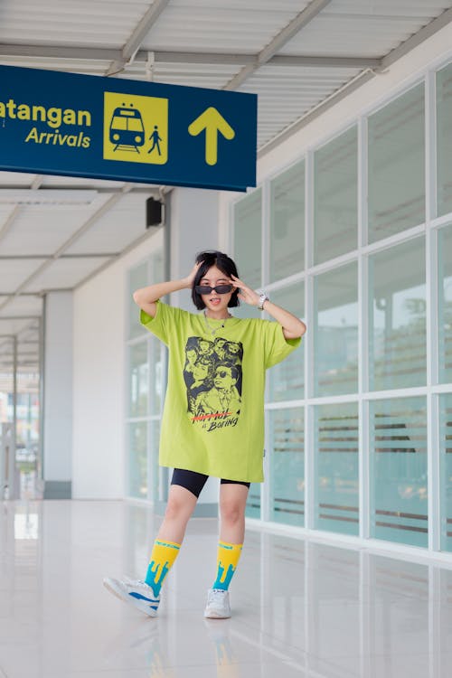 t恤, 亞洲女人, 垂直拍摄 的 免费素材图片