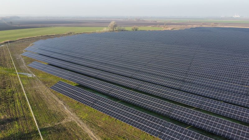 Warehouse solar array