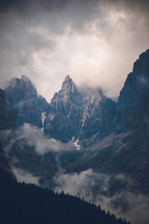 Free Mountain Under Cloudy Sky Stock Photo