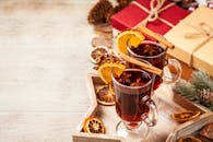 舒适的布置，配上肉桂和橙子片的热葡萄酒，非常适合假期享用