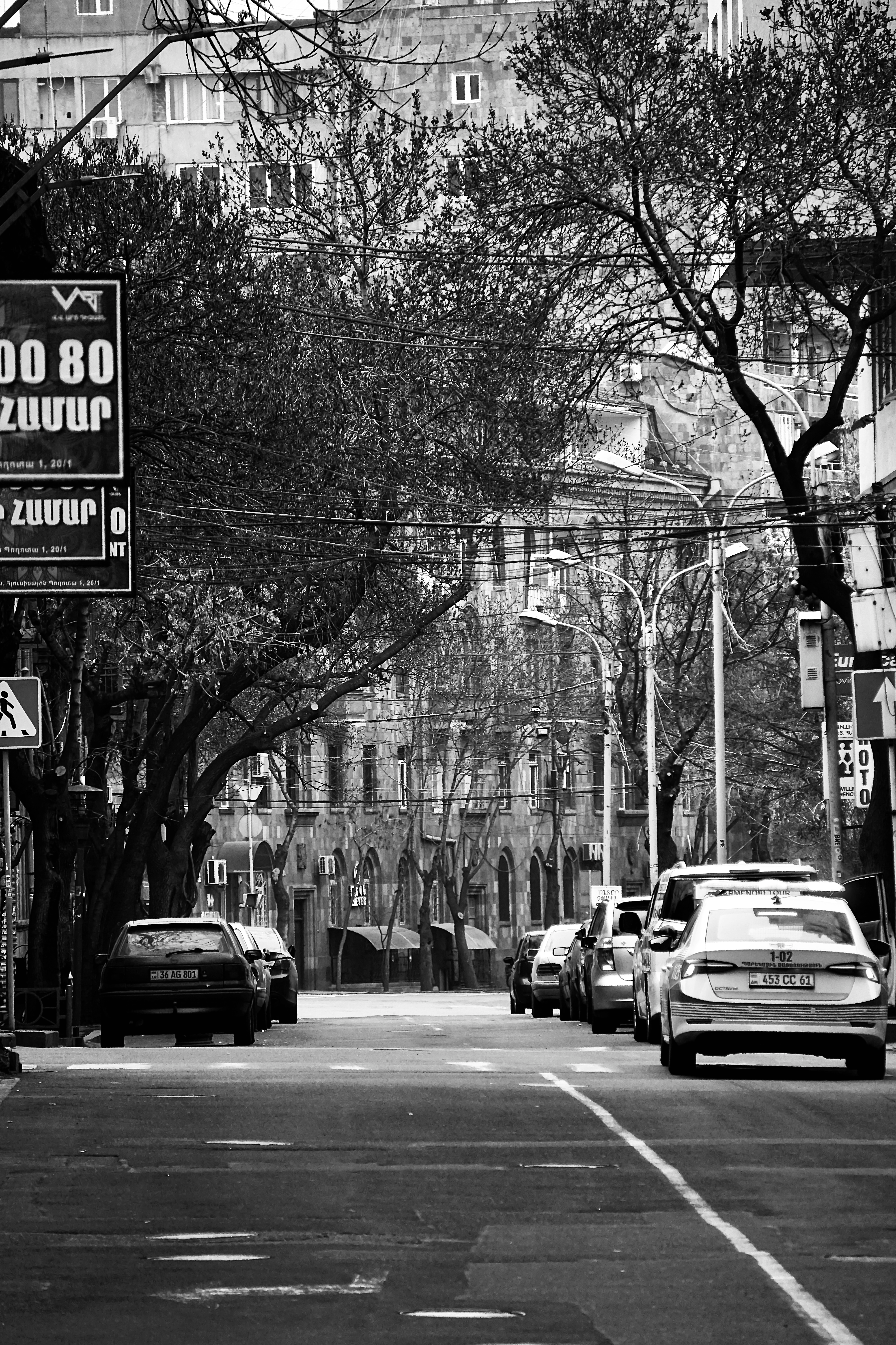 Black and White Picture of a Street in City · Free Stock Photo