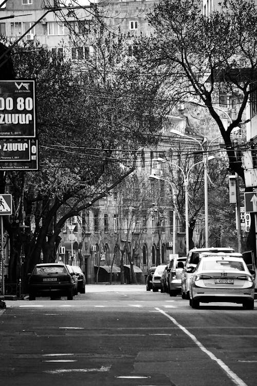Bezpłatne Darmowe zdjęcie z galerii z asfalt, budynki, czarno-biały Zdjęcie z galerii