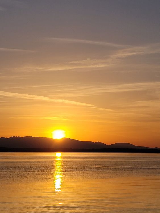 Sun Setting behind Mountains · Free Stock Photo