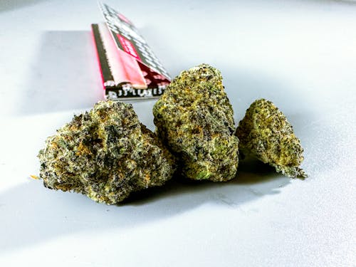 Gratis lagerfoto af cannabis, hash, hvid baggrund