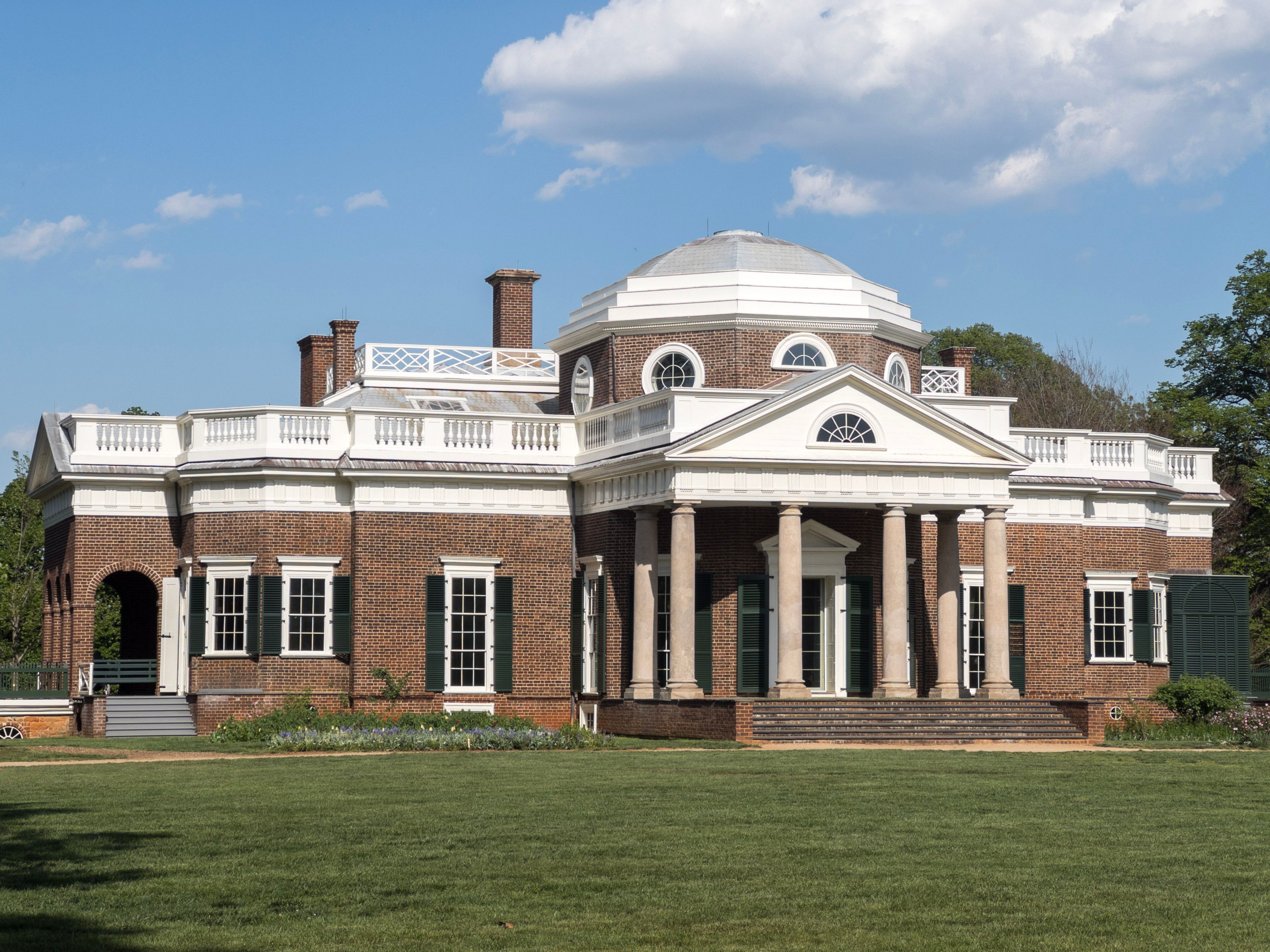 Charlottesville: Monticello and its lawn in Charlottesville
