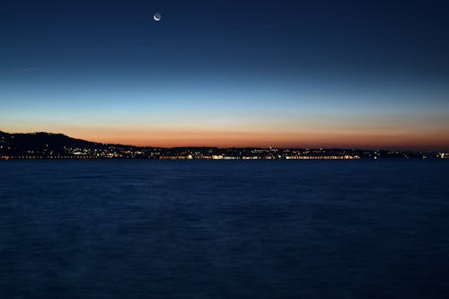 Gratis Vista Panoramica Dell'oceano Durante L'alba Foto a disposizione