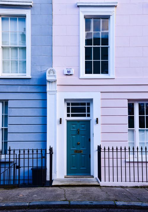 Free Charming facade of a colorful Georgian terraced house in London featuring a blue and pink design. Stock Photo