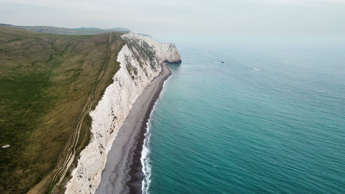 Kalksteinklippen an der Jurassic Coast bei Lulworth in Dorset, Ausflugsziel bei einer Sprachreise England
