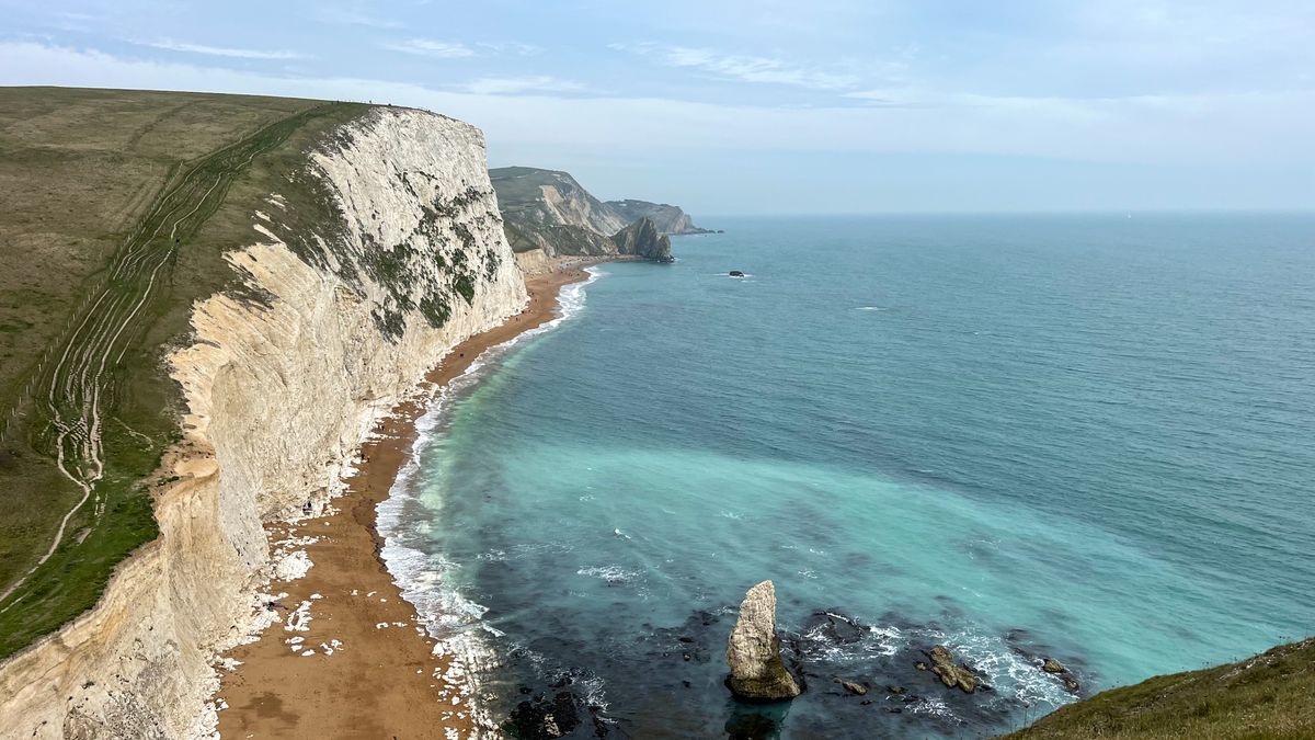 Faleze de calcar pe coasta jurasică din Dorset, Anglia
