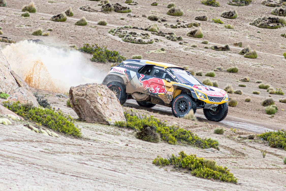 Dakr Sports Car Driving through the Desert during Dakar Rally · Free Stock Photo