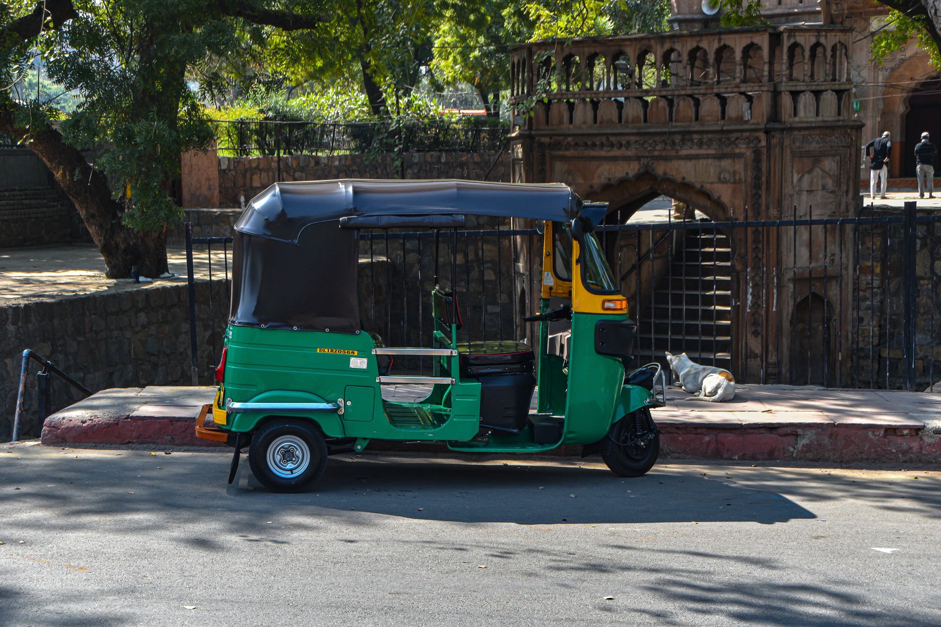 Featured image for the article: Delhi plans 1,300 e-auto permits for women and transgender drivers under DURGA scheme