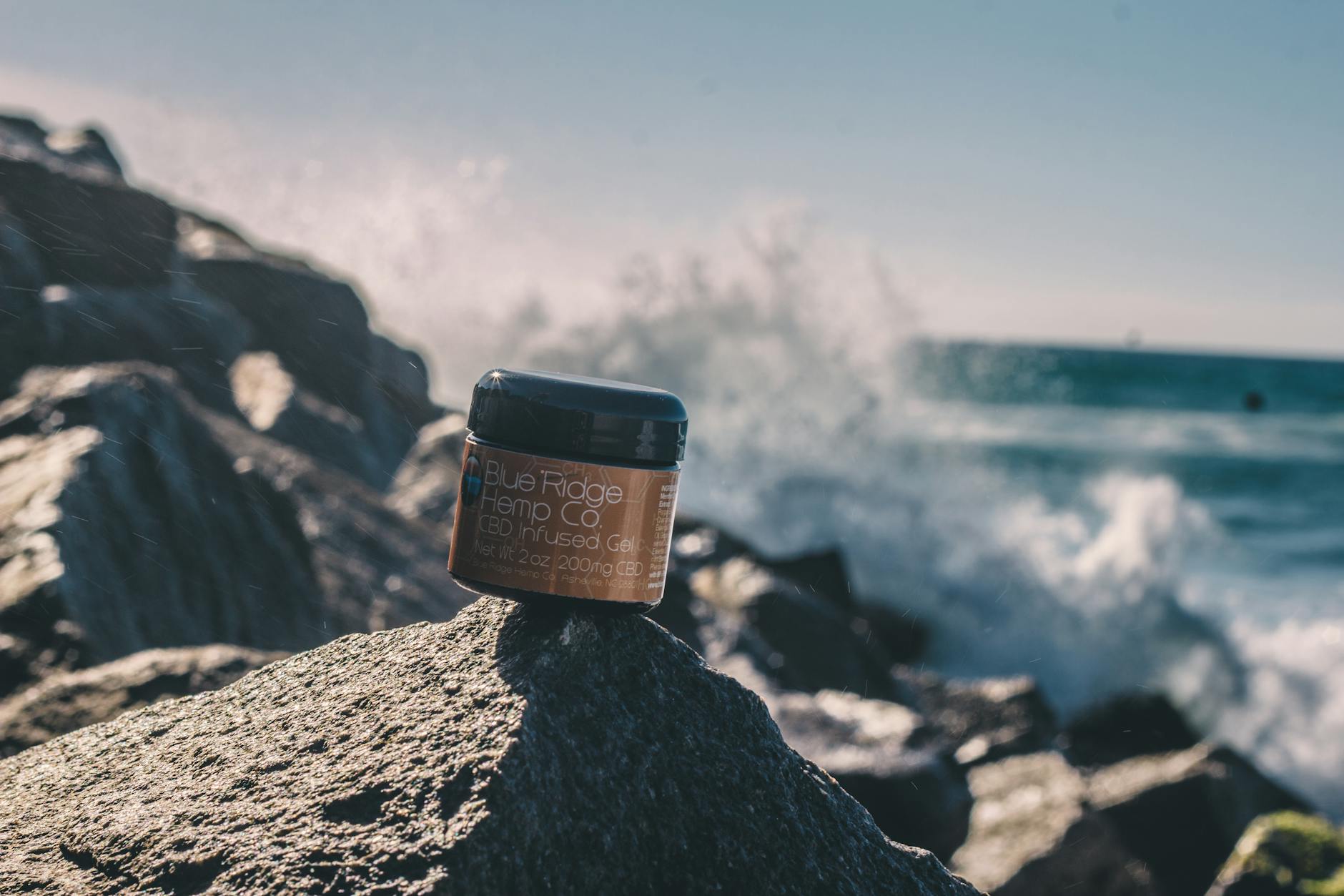 https://www.pexels.com/photo/brown-and-black-plastic-container-1667088/