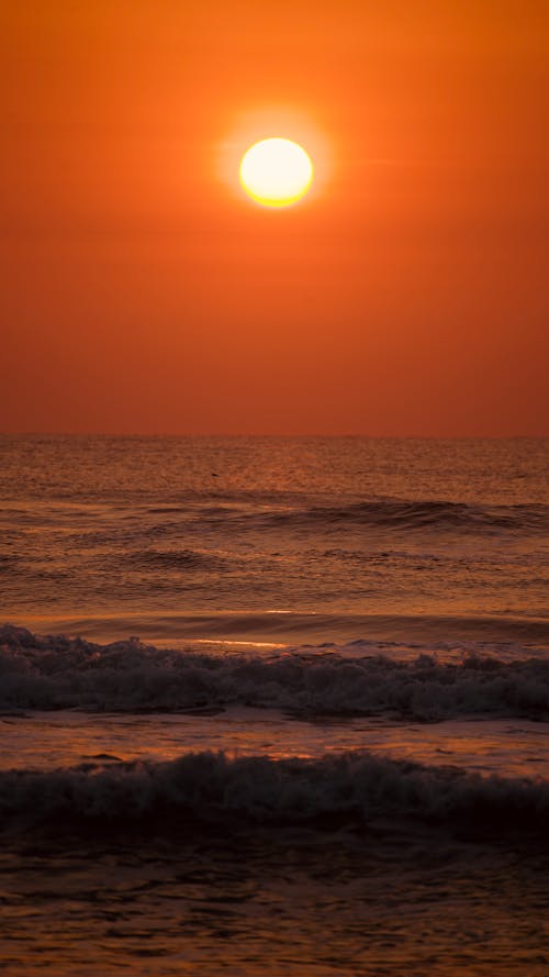 Foto profissional grátis de céu com cores intensas, horizonte, mar