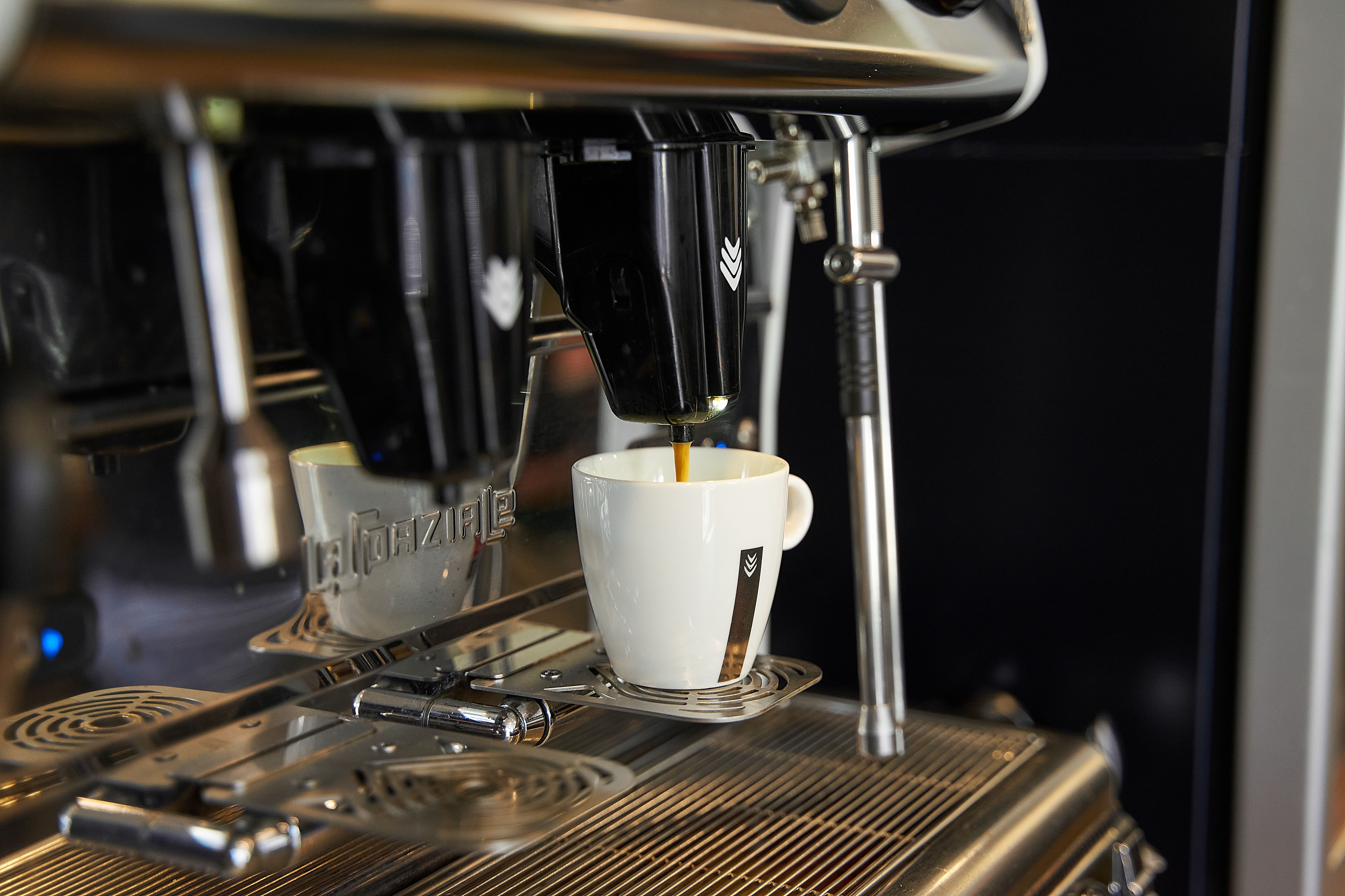 Kaffeemaschine mit integriertem Mahlwerk im Test