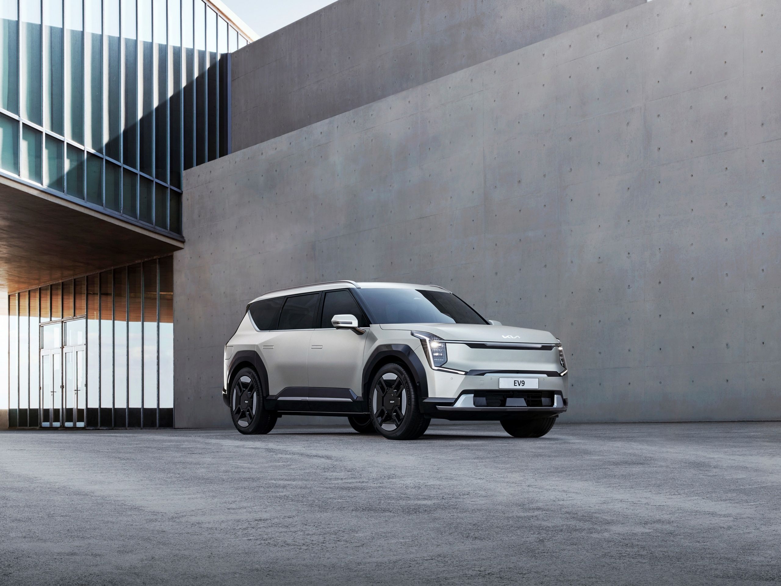 รถ EV ทรง SUV สำหรับครอบครัว — การเลือก EV ที่คุ้มต้องคิดทั้งค่าไฟ ค่าประกัน ค่าบำรุง และมูลค่าขายต่อ ไม่ใช่แค่ราคาป้าย