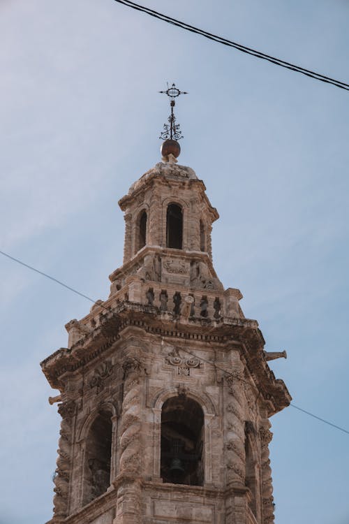 Foto profissional grátis de arquitetura gótica, católico, cidade