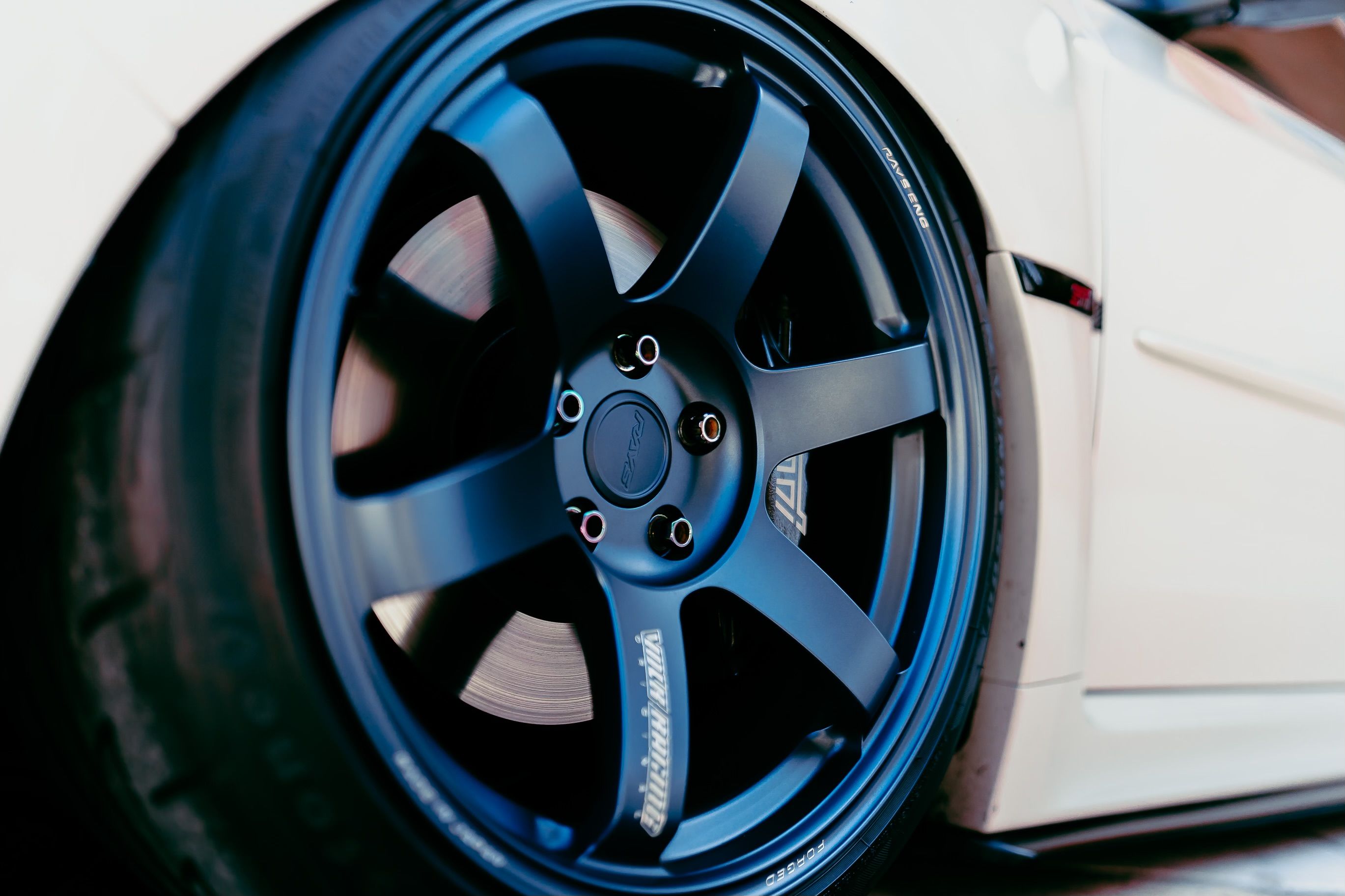 Black alloy wheel and tire detail on the Metro 32