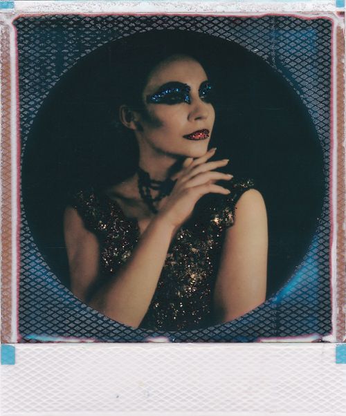Free Creative portrait of a woman with vibrant makeup and a glittery dress within a circular frame. Stock Photo