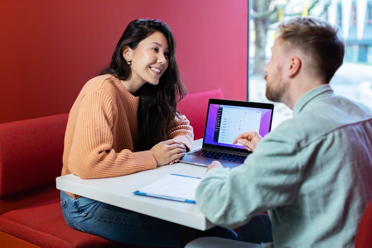 Man And Woman Having A Discussion In A Restaurant 