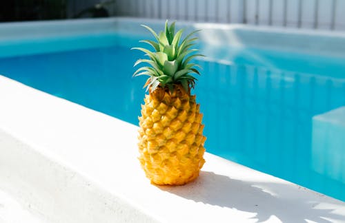 Бесплатное стоковое фото с ананас, голубая вода, плавательный бассейн