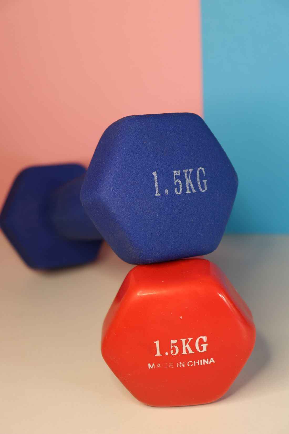 Blue and red 1.5 kg neoprene dumbbells