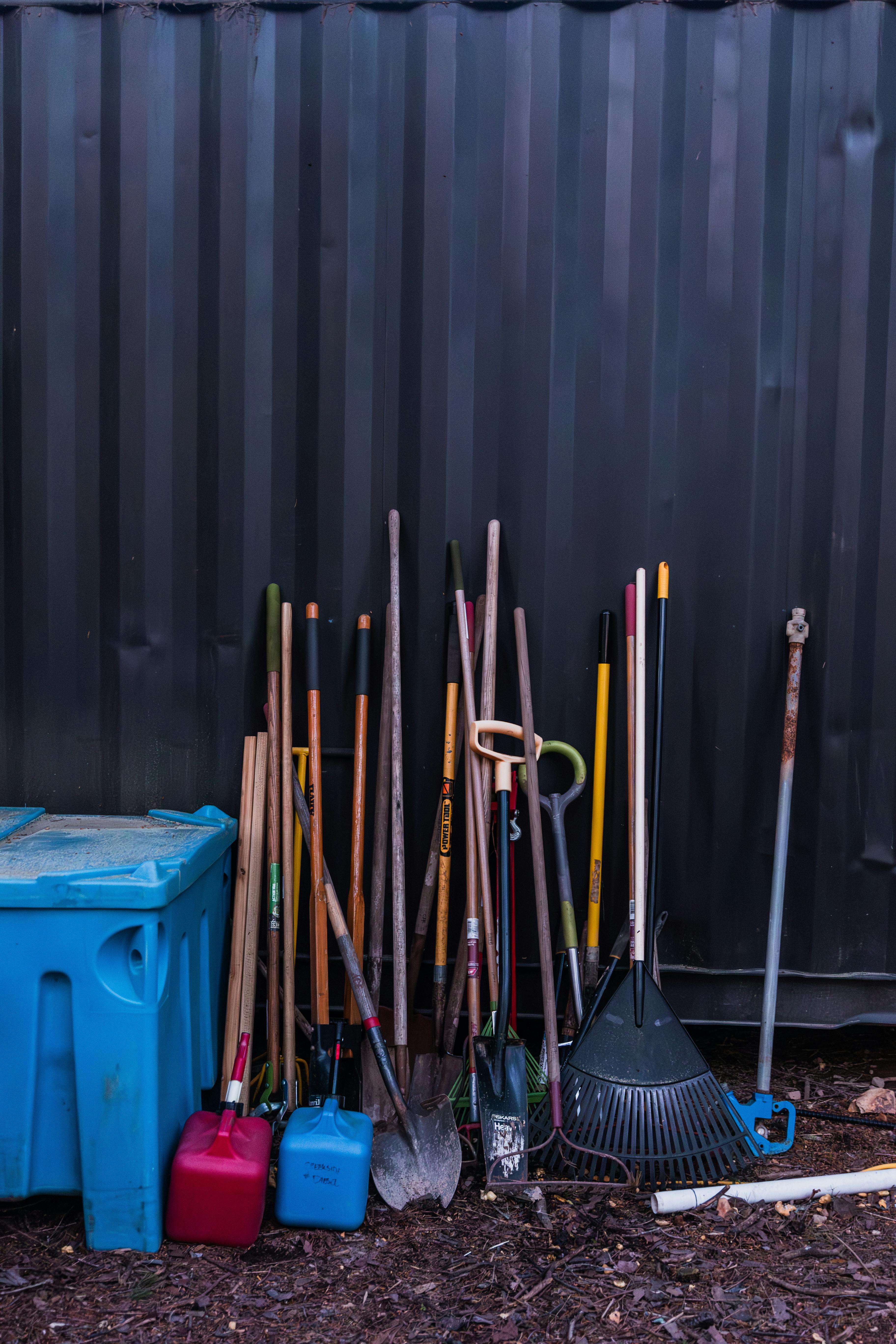best soil knives and dibbers for senior gardeners