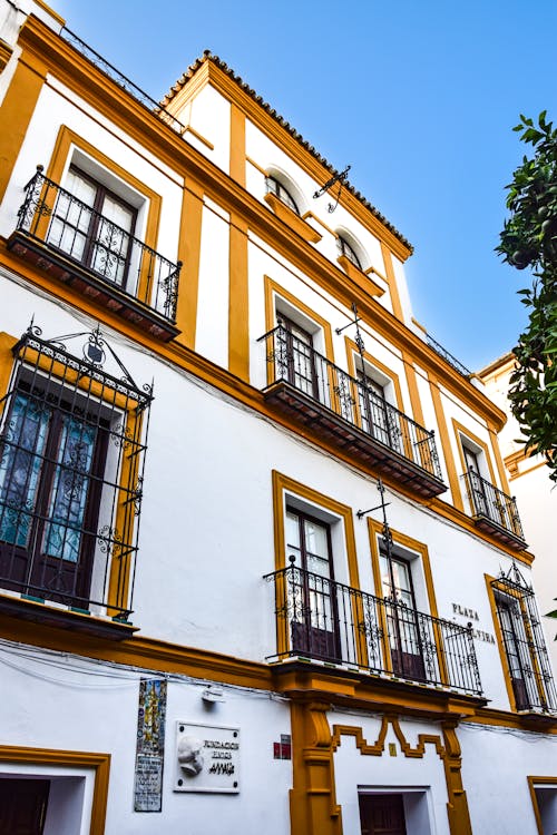 Fotos de stock gratuitas de balcones, blanco, distritos residenciales