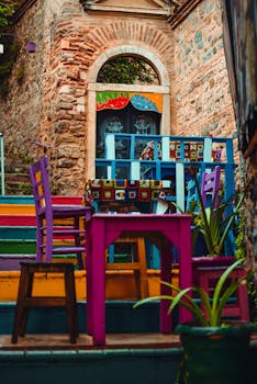 Explore the vibrant colors of an outdoor cafe in İstanbul's charming historic alleyways.