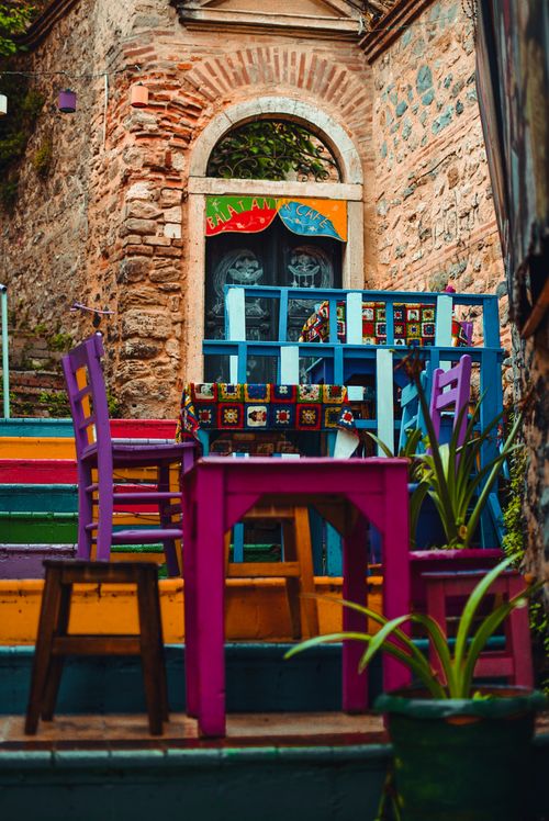 Free Explore the vibrant colors of an outdoor cafe in İstanbul's charming historic alleyways. Stock Photo