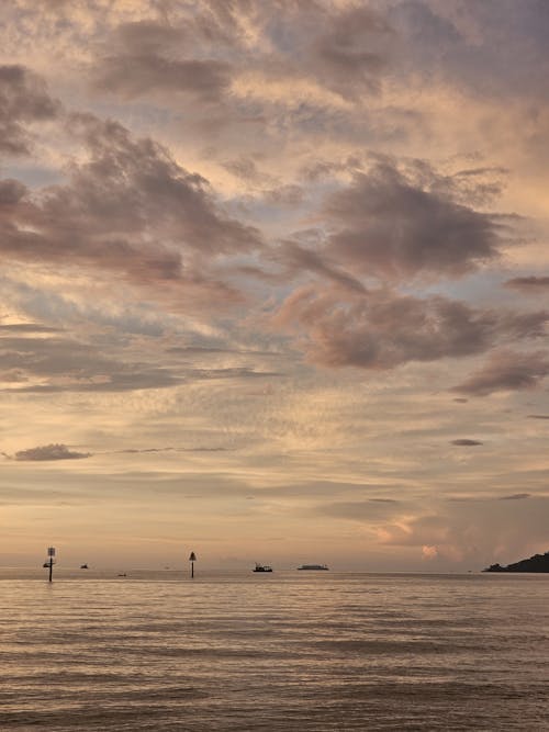 Základová fotografie zdarma na téma dramatická obloha, horizont, lodě