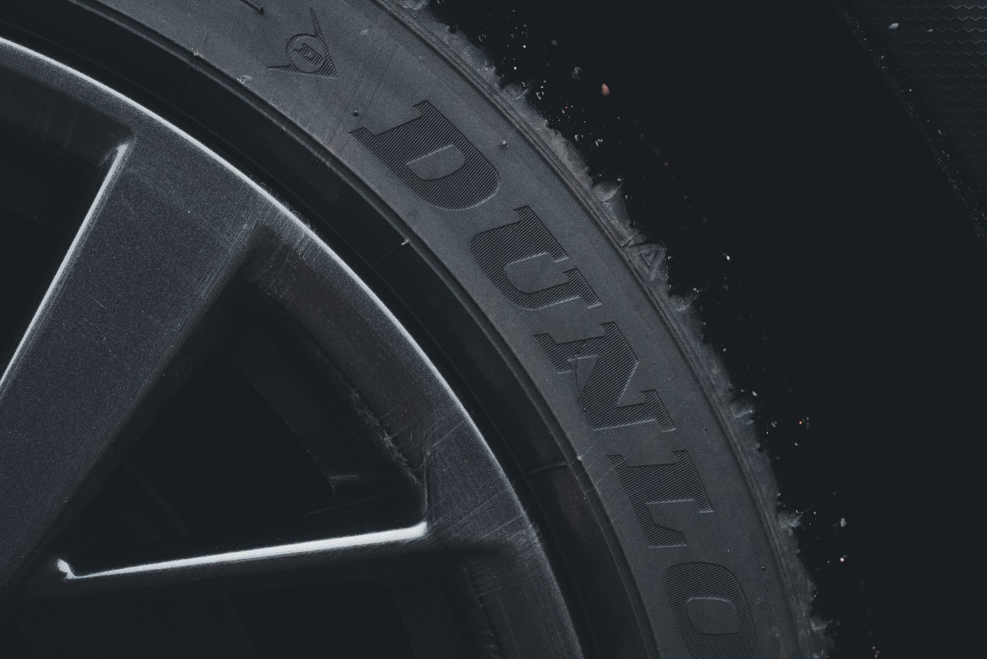 Dunlop Text on Wheel Rim