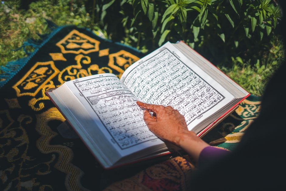 India în Imagini și Henna: Expoziție și Carte Lansate la Zilele Clujului, 21-31 Mai 2025, la Turnul Croitorilor