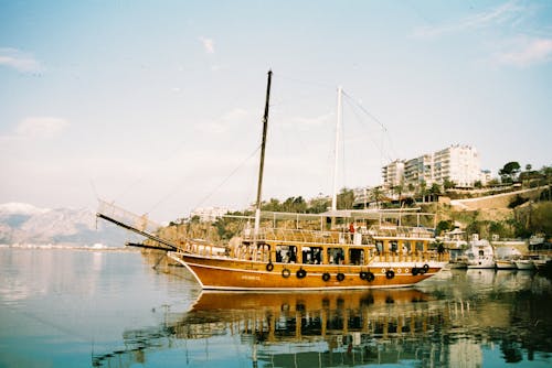 Foto profissional grátis de água, barco, cidade