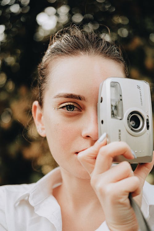 Photos gratuites de chemisier, debout, femme