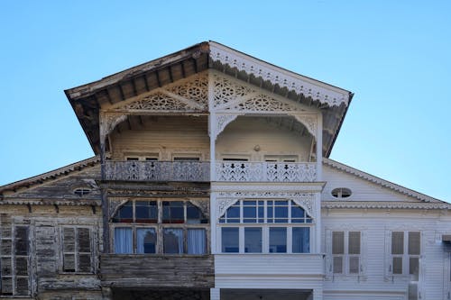 Wooden House Renovated Only in Half