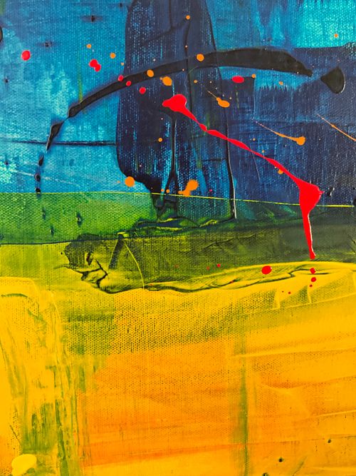 Free Vivid abstract painting featuring blue, yellow, and green hues with dynamic brush strokes and splatters. Stock Photo