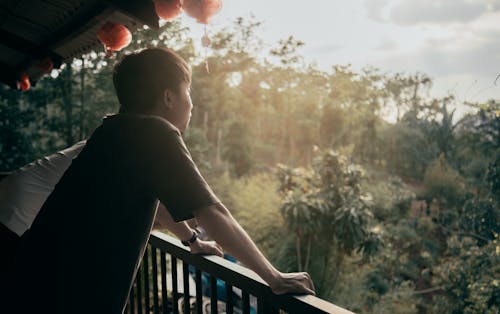 Fotobanka s bezplatnými fotkami na tému balkón, balkóny, bruneta