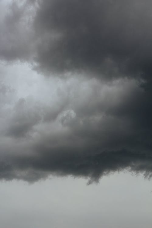 Gratis lagerfoto af dramatisk himmel, lodret skud, magt i naturen