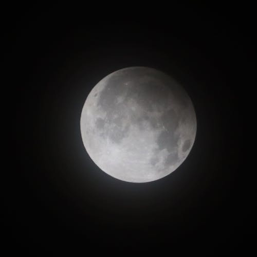 see the penumbral lunar eclipse using the Canon EOS 800D camera, Saturday (6 May 2023)