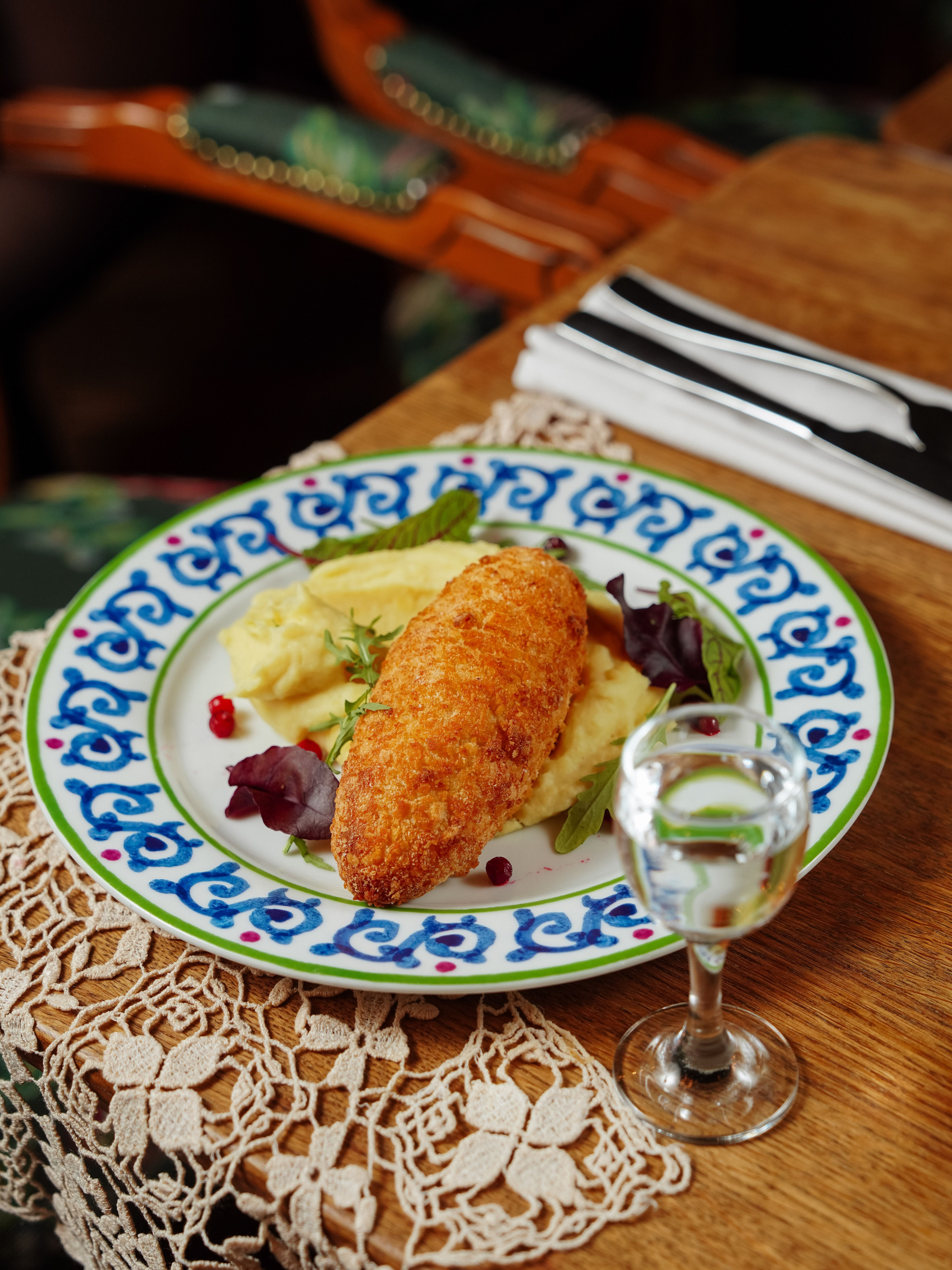 Tasty chicken cutlet served with mashed potatoes on a decorative plate.