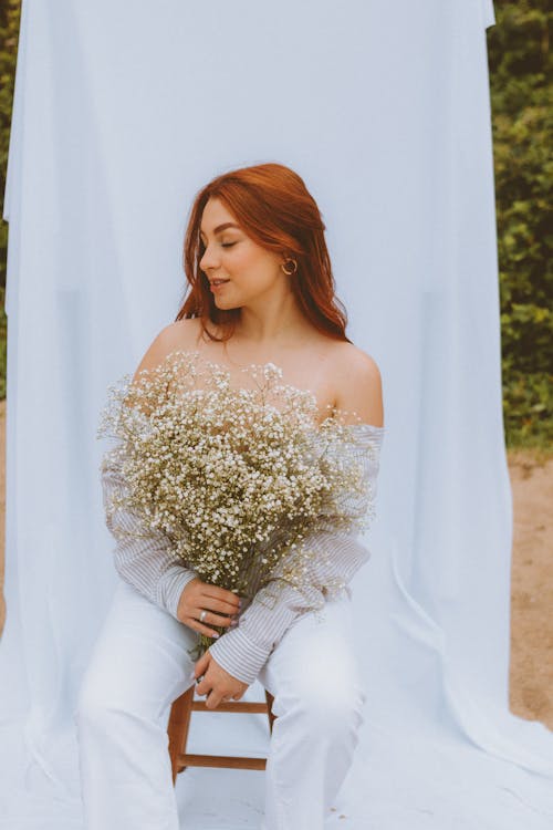 Foto profissional grátis de branco, buquê, flores