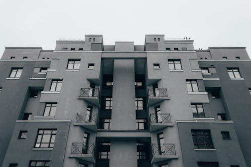 Edificio In Cemento Grigio E Nero