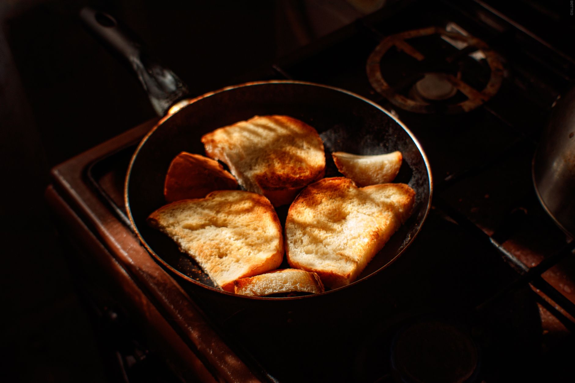 Baking Bread Crumbs in the Oven baking bread crumbs