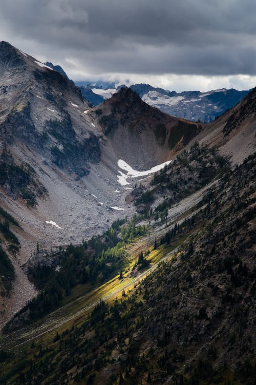 бесплатная Аэрофотосъемка гор Стоковое фото