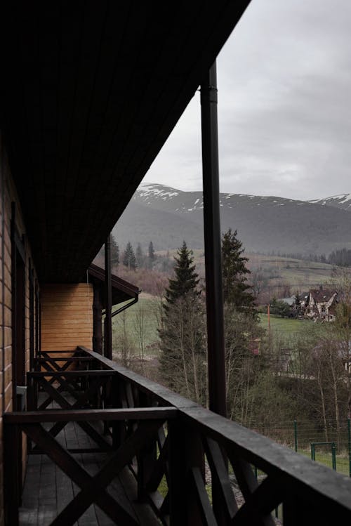 Fotobanka s bezplatnými fotkami na tému balkón, balkóny, dedín