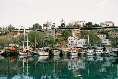 Foto d'estoc gratuïta de antalya, badia, barques